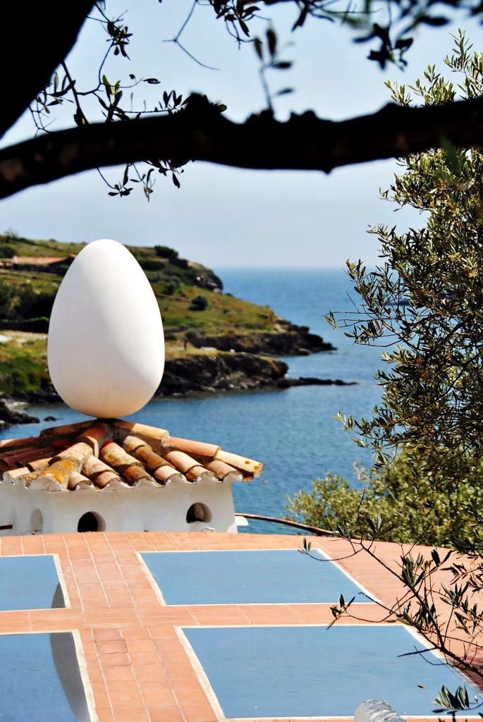 Salvador Dali-Porträt - Künstlerische Inspiration für Emporda-Immobilien