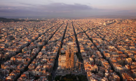 Renovierung einer modernistischen Wohnung im Stadtteil Eixample in Barcelona unter Beibehaltung der ursprünglichen hydraulischen Fliesen und Kassettendecken