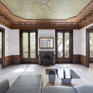 Renovierung einer historischen Wohnung aus dem 11. Jahrhundert im gotischen Viertel von Barcelona mit erhaltenen mittelalterlichen Steinmauern und moderner Luxusausstattung