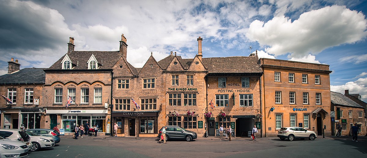 Der historische Marktplatz von Stow-on-the-Wold und die mittelalterliche Architektur